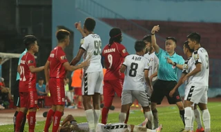 CLB Hải Phòng và CLB Đà Nẵng "đấu võ" tại Lạch Tray. Ảnh: Zing