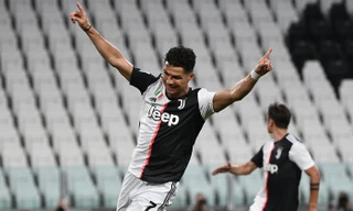 Ronaldo lập cú đúp giúp Juventus đánh bại Lazio