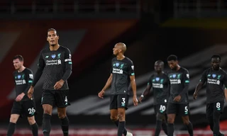 Những sai lầm liên tiếp của hàng thủ đã khiến Liverpool phải nhận thất bại ở Emirates