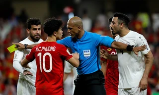 Trọng tài Ahmed Abu Bakar Said Al-Kaf ở trận Việt Nam vs Yemen. Ảnh: Zing.