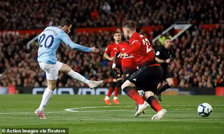 Bernardo Silva trong pha dứt điểm mở tỷ số trận đấu.