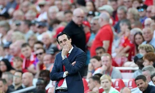 HLV Unai Emery lạc quan sau thất bại.