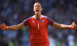  Hannes Halldorsson là người hùng của Iceland.