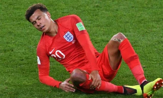 Dele Alli là một trong số các cầu thủ Anh phải rời sân vì chấn thương