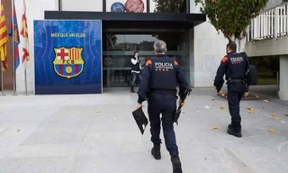 Vì sao cựu Chủ tịch Barcelona bị cảnh sát bắt giữ?