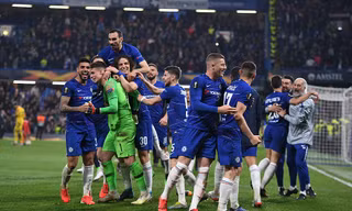 Kepa Arrizabalaga ăn mừng cùng đồng đội