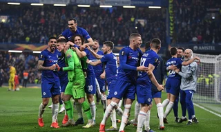 Kepa Arrizabalaga ăn mừng cùng đồng đội