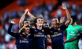 Pierre-Emerick Aubameyang ăn mừng cùng đồng đội