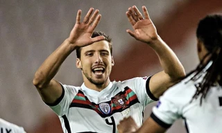 Ruben Dias trở thành người hùng của Bồ Đào Nha.