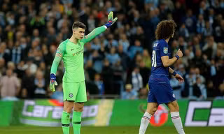 Kepa Arrizabalaga bị Chelsea phạt một tuần lương