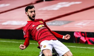 Fernandes ghi bàn thắng quyết định giúp M.U loại Liverpool