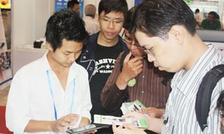 Chạy đua kinh doanh sách điện tử