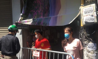 Cuộc sống người dân tại các khu vực bị phong tỏa ở Hà Nội diễn ra thế nào?