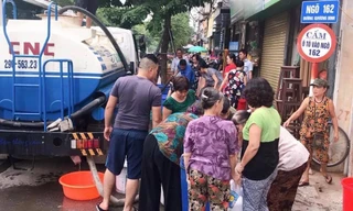Cuộc sống đảo lộn của người Hà Nội trong những ngày khan hiếm nước sạch