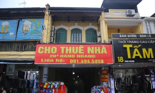 Dân buôn phố cổ Hà Nội "tê liệt" vì dịch COVID-19 lần 2.