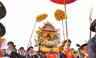 Người dân nô nức kéo về lễ hội Tây Thiên 