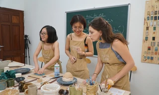 Giới trẻ Hà Nội háo hức học làm gốm dịp cuối tuần 