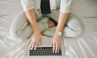 Trắc nghiệm vui: Cách bạn ngồi bệt trên mặt đất tiết lộ gì về tính cách của bạn?