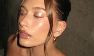 Xu hướng makeup hứa hẹn khuấy đảo Hè này: Vibe sương sương gợi cảm