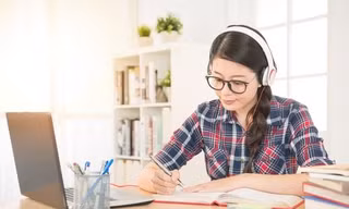 Ôn thi môn Tiếng Anh: Cải thiện kỹ năng đọc hiểu bằng cách đọc nhanh và đọc chậm