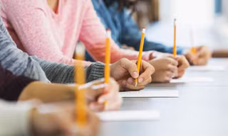 Đề thi Tiếng Việt của sinh viên Trung Quốc gây "choáng" khi hỏi về quy luật thơ lục bát