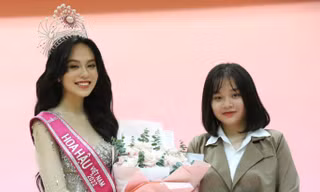 Em gái Hoa hậu Thanh Thủy: "Sợ chị bận thi, mình không dám nhắn tin, dồn nỗi nhớ vào tranh"