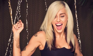 Hit-maker Hứa Kim Tuyền và hội "fan cứng" nói gì về album mới của Miley Cyrus?