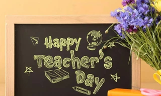 Ngày Nhà giáo Việt Nam 20/11, tặng quà gì để thầy cô "thả tim"?
