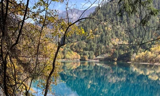 Hai cung đường Cửu Trại Câu: Dù đông đúc hay tĩnh lặng, đều có ý nghĩa riêng