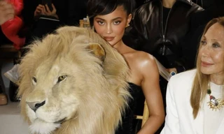 PETA "giải cứu" Kylie Jenner giữa tranh cãi vụ đeo đầu sư tử trong show thời trang
