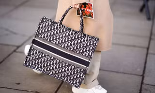 Chiếc túi tote khiêm tốn lại trở thành mặt hàng chiến lược của nhiều thương hiệu