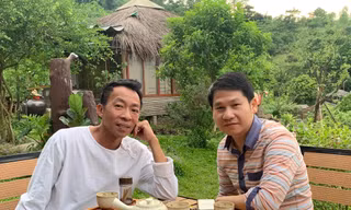 Việt Hoàn đón Trọng Tấn tại trang trại của mình.