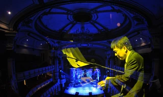 Rắc rối quanh bản quyền âm nhạc Phú Quang