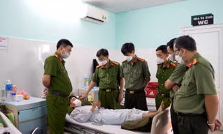 Cảnh sát cơ động bị nhóm quái xế dùng súng bắn bị thương