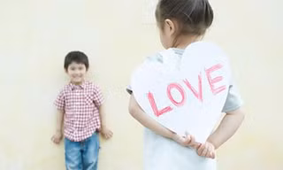 Tá hỏa khi phát hiện trẻ làm 'chuyện vợ chồng'