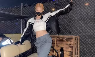 Chỉ đi xem 'sương sương', nhưng nữ thần tượng này cũng gây 'bão' top tìm kiếm Coachella 