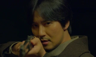 Vừa tỏa sáng làm 'Kẻ giám hộ', Kim Nam Gil lập tức 'thoát xác' với hình ảnh 'người anh hùng nô lệ'