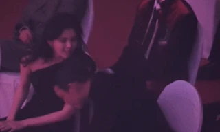 'Ông vua Bà hoàng Netflix' thì thầm gì đúng 10 giây mà gây 'thương nhớ' cộng đồng mạng