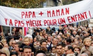 Biểu tình phản đối kết hôn đồng tính