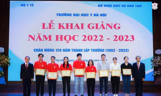 Quyền Bộ trưởng Bộ Y tế: Mong sinh viên ngành Y luôn cố gắng trở thành những người có đạo đức tốt