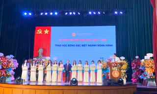 Hơn 4 tỉ đồng học bổng được trao tặng cho Học viện Ngân hàng