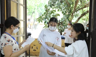 Một điểm thi mượn trường mầm non để vật dụng cá nhân của thí sinh