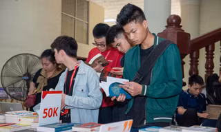 Phát triển văn hóa đọc trong sinh viên: Bắt đầu từ câu chuyện những tỷ phú nghiện sách
