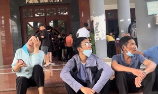 Mẹ nam sinh khóc ngất nói về cuộc gọi cuối cùng của con trai