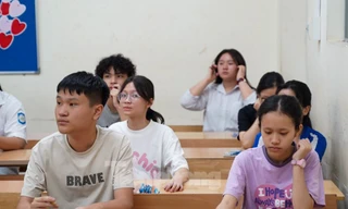 Một 'chọi' mười để đua vào Trường THPT Chuyên Ngoại ngữ