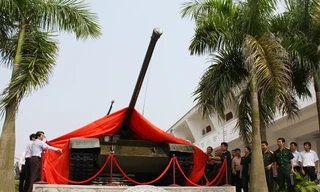 Trao tặng xe tăng cho bảo tàng