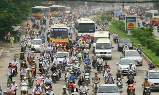 Ở nước ta, thu phí qua xăng dầu sẽ không công bằng
