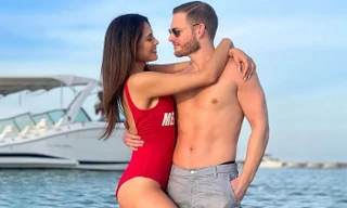 Hoa hậu Hoàn vũ 2020 được bạn trai cầu hôn 