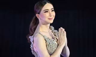 Khủng hoảng vỡ nợ của nữ tỷ phú chuyển giới Hoa hậu Hoàn vũ