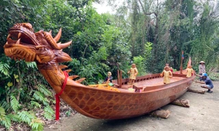 Người dân Kiên Giang vớt được thuyền gỗ có đầu rồng